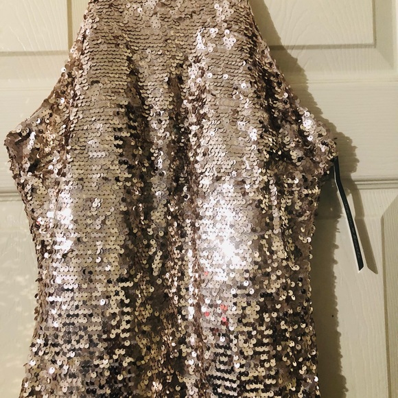 ***SOLD** SOLD***SEQUINS NWT Gold sequins dress, sleeveless peep hole SIZE: 3 - Picture 8 of 10